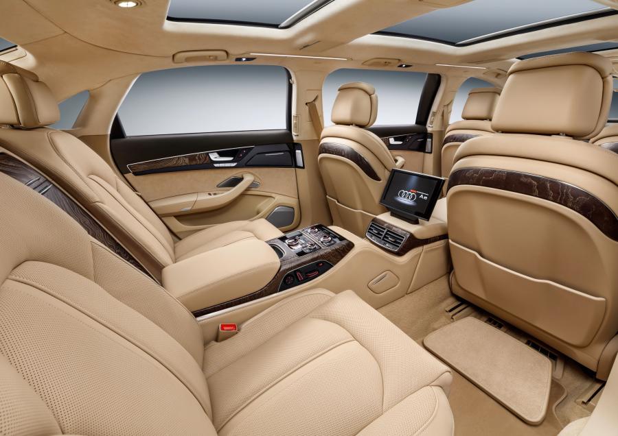 Интерьер Audi A8 L Extended (D4) 2016 года  (фото 5 из 11)